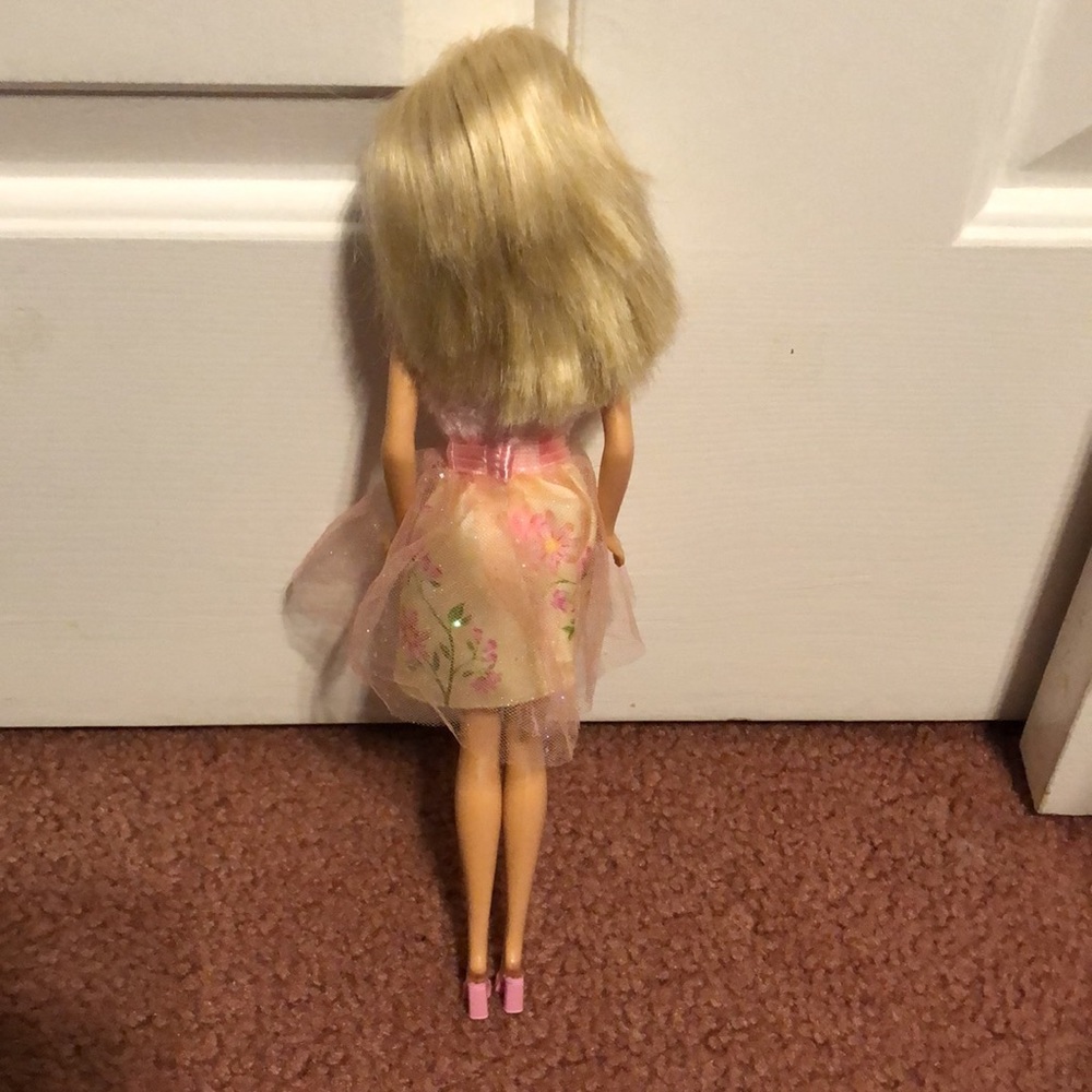 Springtime Barbie - Picture 2 of 2